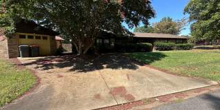 Come take a look at this 3-bedroom 2-bathroom home! Gallery 1