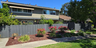 Remodeled Townhome in Beautiful Complex, A/C, Pool, Tennis Courts, Patio, Great Location! Gallery 1