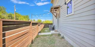 2 Bed / 2.5 Bath Home Available in Dignowity Hill Historic District Gallery 29