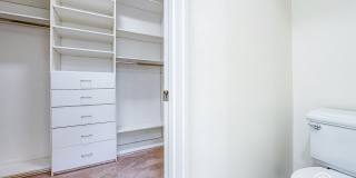 OC: Spacious 2BD/2.5BA Condo in Irvine with Resort-Style Amenities, Private Balcony & In-Unit Laundry & 2 Parking Spaces Gallery 22