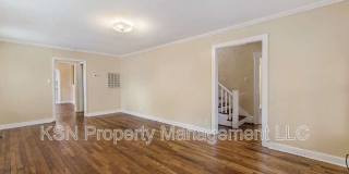 1921 Reynolds Street Gallery 26