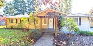 Charming 3Bd/2Ba Kirkland Home with Huge Yard! Gallery 1