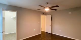 Pool Side Condo! Gallery 13