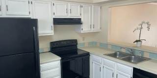 2 Bedroom Townhome in Lexington Square 2 Bedroom Townhome in Lexington Square Gallery 6