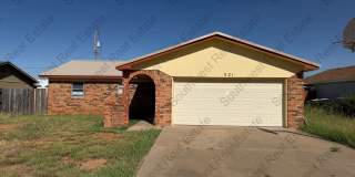 Spacious 3 bedrooms 2 baths home with 2 car garage Gallery 1