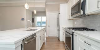 Charming 4 Bedroom-No Broker Fee Gallery 1