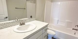 Modern 2-bed, 2-bath Townhome in Shoreline. Gallery 11