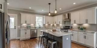 3 Bed/2.5 Bath-Modern Home-Minutes from Downtown Gallery 4