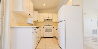 Cozy 2-bedroms, 2-baths in Prime Location Gallery 7