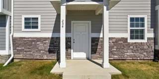Beautiful 3 Bed, 2.5 Bath Townhome in Waukee! Perfect Location! Gallery 1