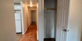 2 Bedroom Condo in Lake Oswego Gallery 8