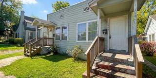 **APPLICATION RECEIVED** **MOVE IN SPECIAL** Charming Highland Park Duplex — Cozy City Living in the Heart of San Antonio Gallery 1