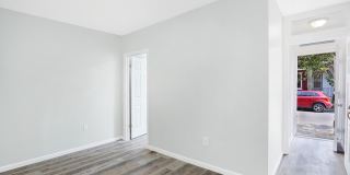 565 LINE Street Gallery 5