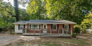 One level 3 bedroom Ranch on large lot Gallery 1