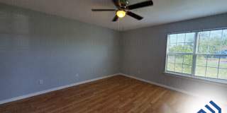 Spacious 4-bedroom 1.5 bath home AVAILABLE NOW! Gallery 11