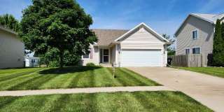 3 Bedroom, 3 Bath fenced yard! Gallery 1