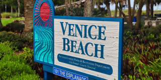 Seasonal Short-Term Venice Island Townhouse Steps from Venice Beach! Gallery 4