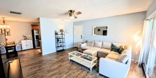 Annual furnished/Seasonal/short term 2 bedroom 1 1/2 bath top floor, renovated condo near Siesta Key! Gallery 5
