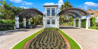 674 Ocean Blvd Gallery 40