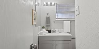 909 W Chestnut Street Gallery 4