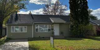 2 Bedroom House with a 2 Car Garage 2 Bedroom House with a 2 Car Garage Gallery 1