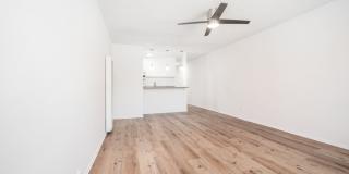 15925 Victory Blvd. Gallery 11