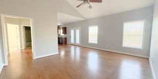 Spacious 4-Bedroom Home with Large Yard and Dual Garages in Cookeville Gallery 5