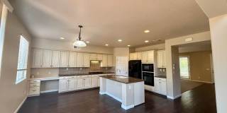 Charming 4 Bedroom Home in Springlake Gallery 5