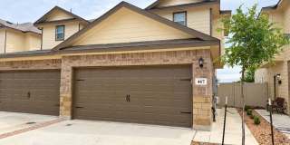 3bd/2.5ba Two-Story Duplex in Prime Location Gallery 1