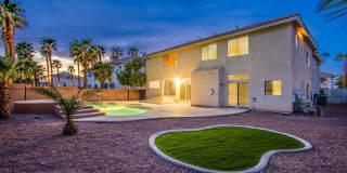 Beautiful 5 bedroom 4.5 bath home with large basement in gated community! Gallery 49