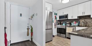 Bright & Spacious 1BR Retreat Near Beaches & Shopping Gallery 9
