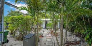 725 SW 2nd Ct Gallery 6