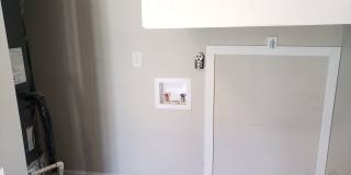 END UNIT!! 2 Bed/1.5 Bath Townhouse! Water/Garbage Included! Walk to APSU! Gallery 14