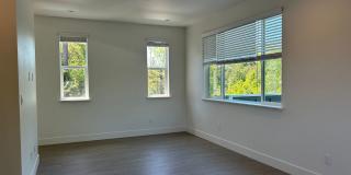 1 MONTH FREE! The Vineyards at Dennis Lane Studio unit with backyard and garage Gallery 3