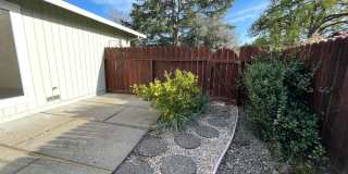 Spacious three bedroom home in desirable Windsor neighborhood! Gallery 36