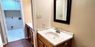 Arbor Village Condominium / Beautiful Update Unit / Refrigerator, Washer & Dryer included Gallery 35