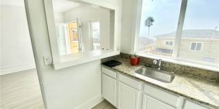 4209 The Strand Gallery 6