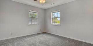 Fabulous 5 bedroom home walking distance to UofA! Gallery 19