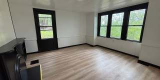 Beautiful 3 Bedroom, 2 Bathroom Home with Private Drive and Large Yard! Gallery 10