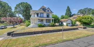 Historic Elegance Meets Modern Comfort – Beautifully Restored 1904 Victorian in the Heart of Forest Grove Gallery 1
