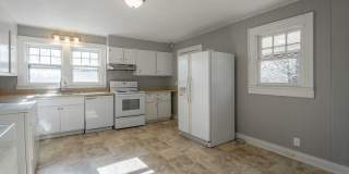 209 S Moss Avenue Gallery 6
