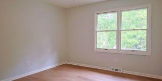 nice renovated 4 Bed 3 Bath Gallery 7
