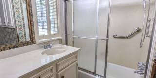 Spacious 4/3 bathroom Home Gallery 12