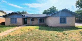 Well maintained house in great neighborhood!! Available Now! Gallery 1