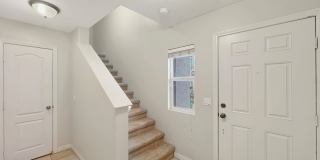 SD: Bright 2BD/2.5BA Townhome in Point Loma with Fireplace, Private Balcony & Tandem Garage Gallery 5