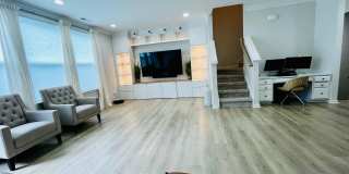 Beautiful 4BR Townhouse in Ballantyne Gallery 24