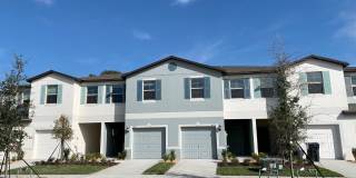 Well Maintained Townhouse in good location Gallery 1