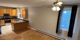 Beautiful Townhouse in NEW NORTH END Burlington 3BD/4BA Gallery 10