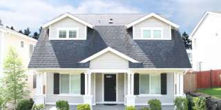 Beautiful DuPont 3 bedroom + Loft + Den Home Gallery 1