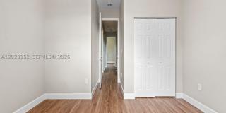 1049 NE 42nd Pl Gallery 18
